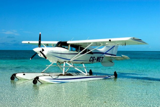 Перелет до Багамских островов длительный и с несколькими пересадками. Между островами перемещаться можно на маленьких гидросамолетах.