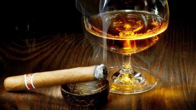 Курение и распитие алкогольных напитков в ОАЭ запрещены!