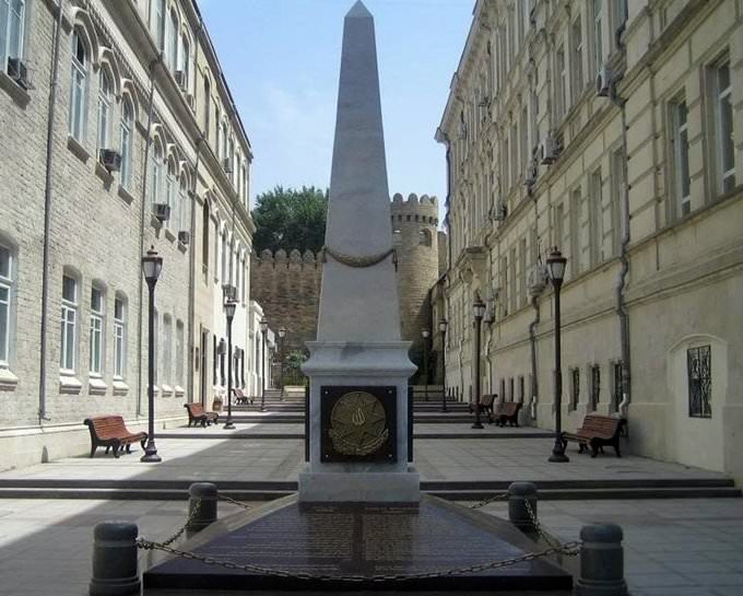 Azerbaijan Democratic Republic monument in Baku