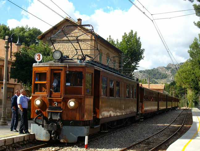 Старинный поезд в Сойер