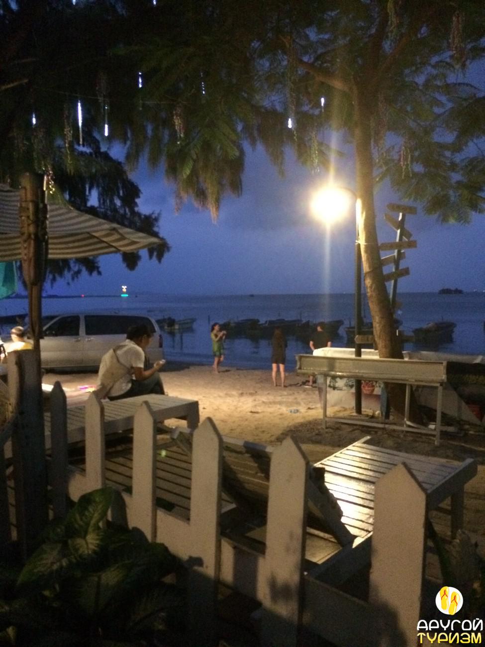 Пляжный бар в Сяодунхае