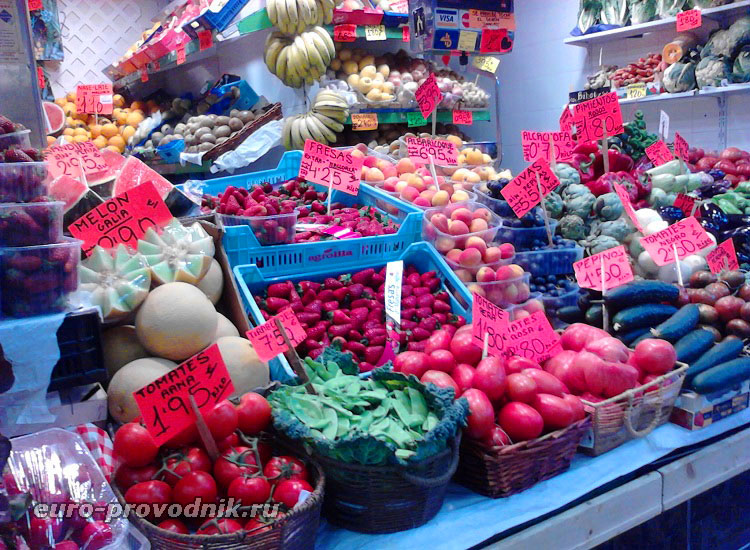 Фруктово-овощной павильон на рынке Оливар
