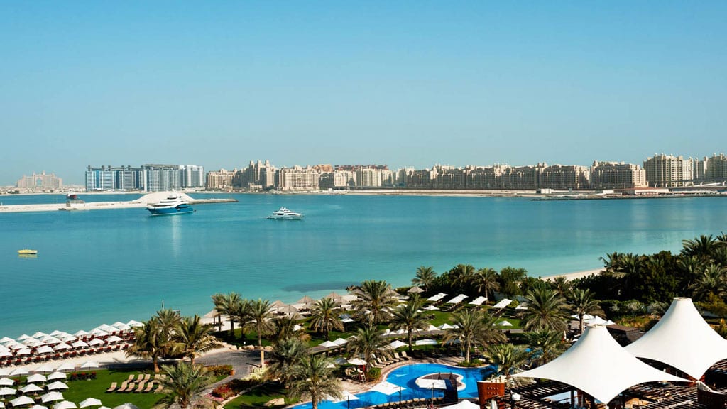 Пляж курорта Dubai Marine Beach Resort & Spa