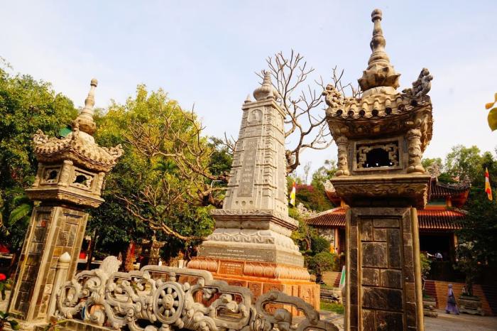 Нячанг, Пагода Лонг Шон 