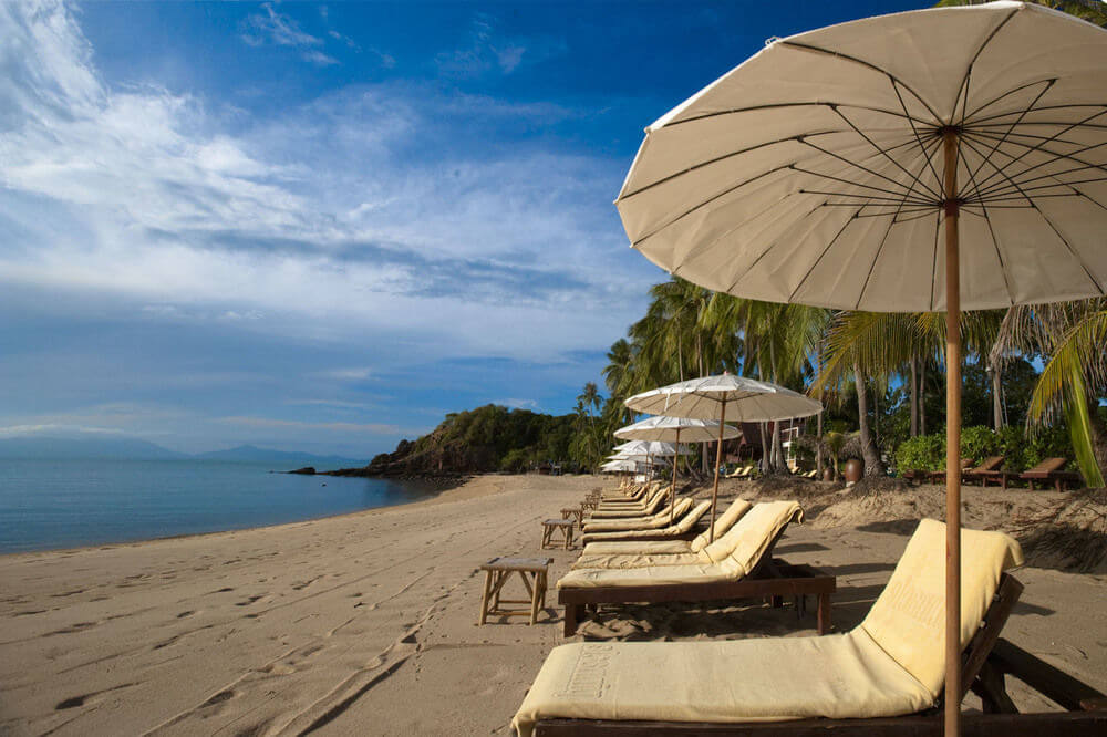 Фото пляжа Маэнам напротив отеля Pinnacle Resort 