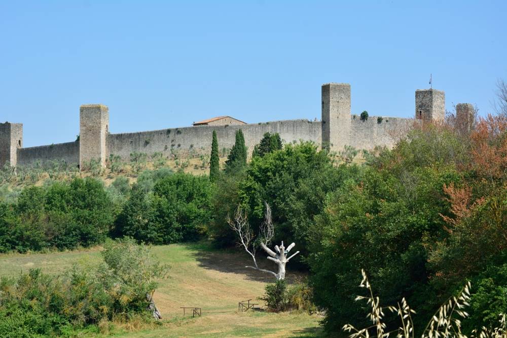 Вид на город-крепость Монтериджони