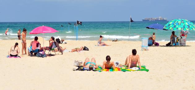В июле в Израиле очень душно и жарко, такая погода далеко не всем по нраву
