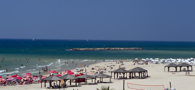 Август в Израиле - один из самых знойных месяцев в году, в первую очередь спросом пользуются пляжные туры, экскурсии отходят на второй план