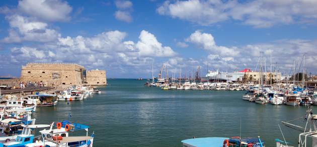 Сентябрь - отличный месяц для посещения Крита, когда погода по большей части стоит теплая, но не жакрая, а море теплое