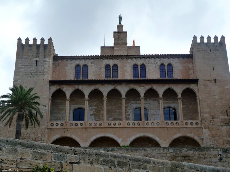 Северный фасад дворца.