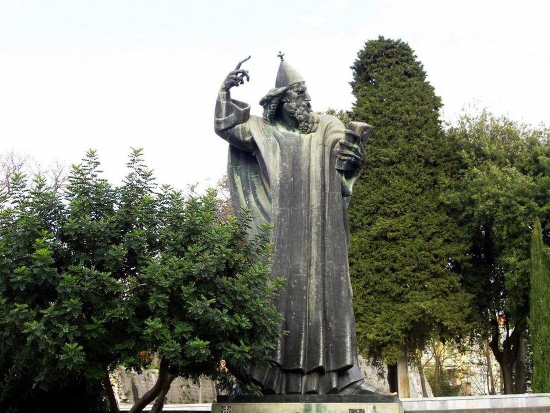 Памятник епископу Гргуру Нинскому