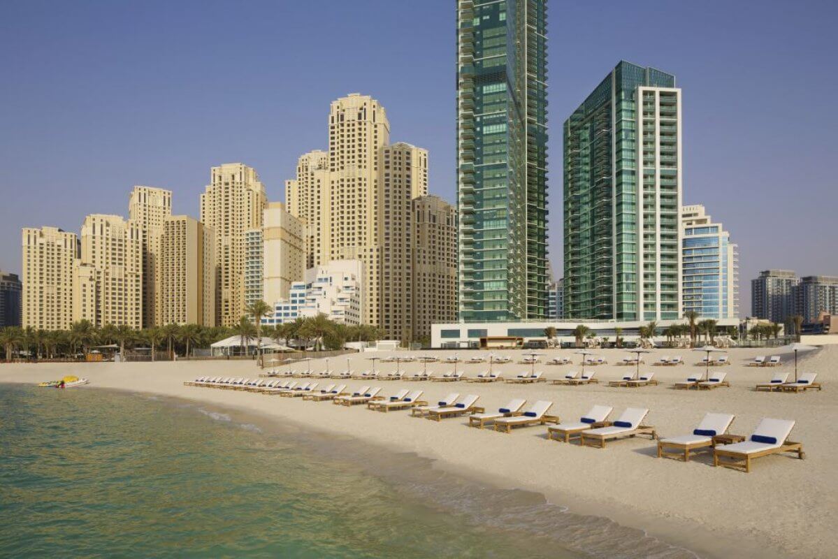 Пляж отеля DoubleTree by Hilton Dubai Jumeirah Beach
