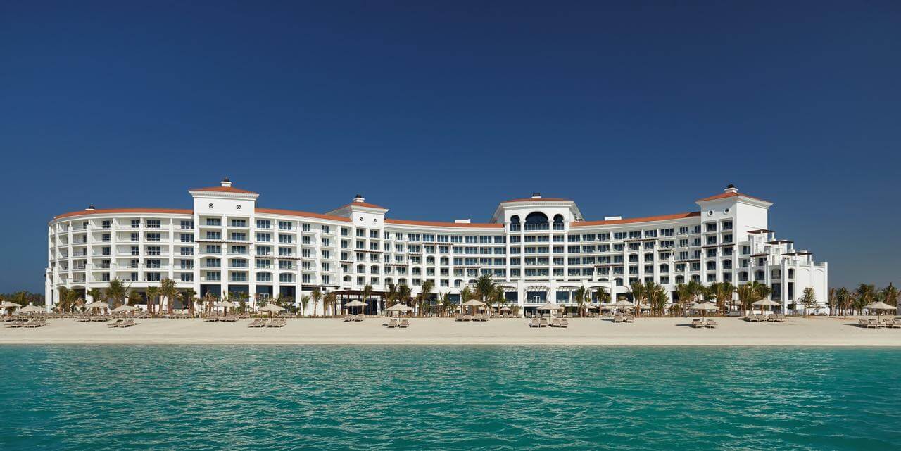 Отель Waldorf Astoria Dubai Palm Jumeirah с собственным пляжем