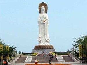 Гигантская статуя нефритового Будды в Аньшан