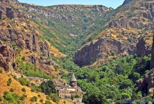 Тур Армения Грузия "От горных горячих источников до моря"