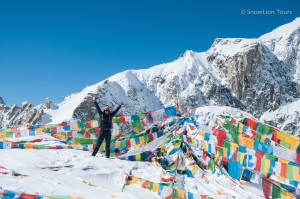 Молитвенные флажки на вершине перевала Долма ла