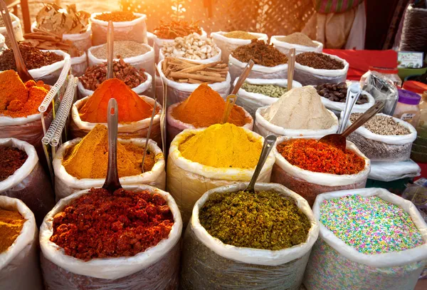 Индийские цветные специи — стоковое фото