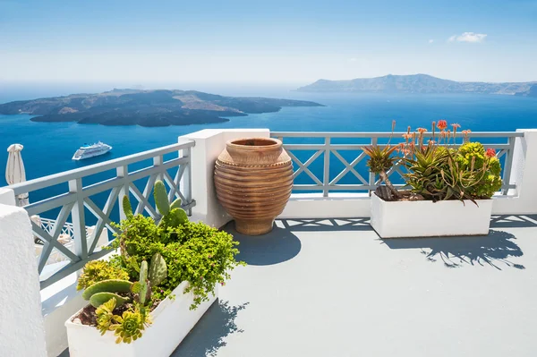Белая архитектура на острове Санторини, Греция — стоковое фото