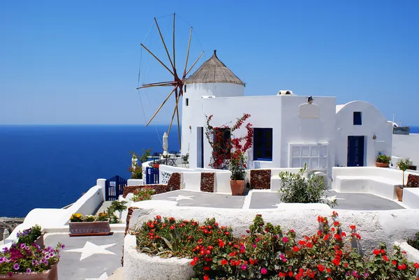 Ветряная мельница на острове Санторини, Греция — стоковое фото
